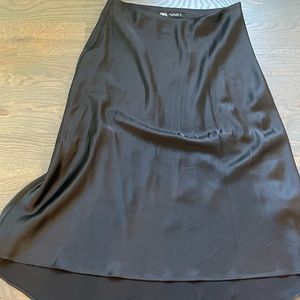 Zara Silk Black Midi skirt